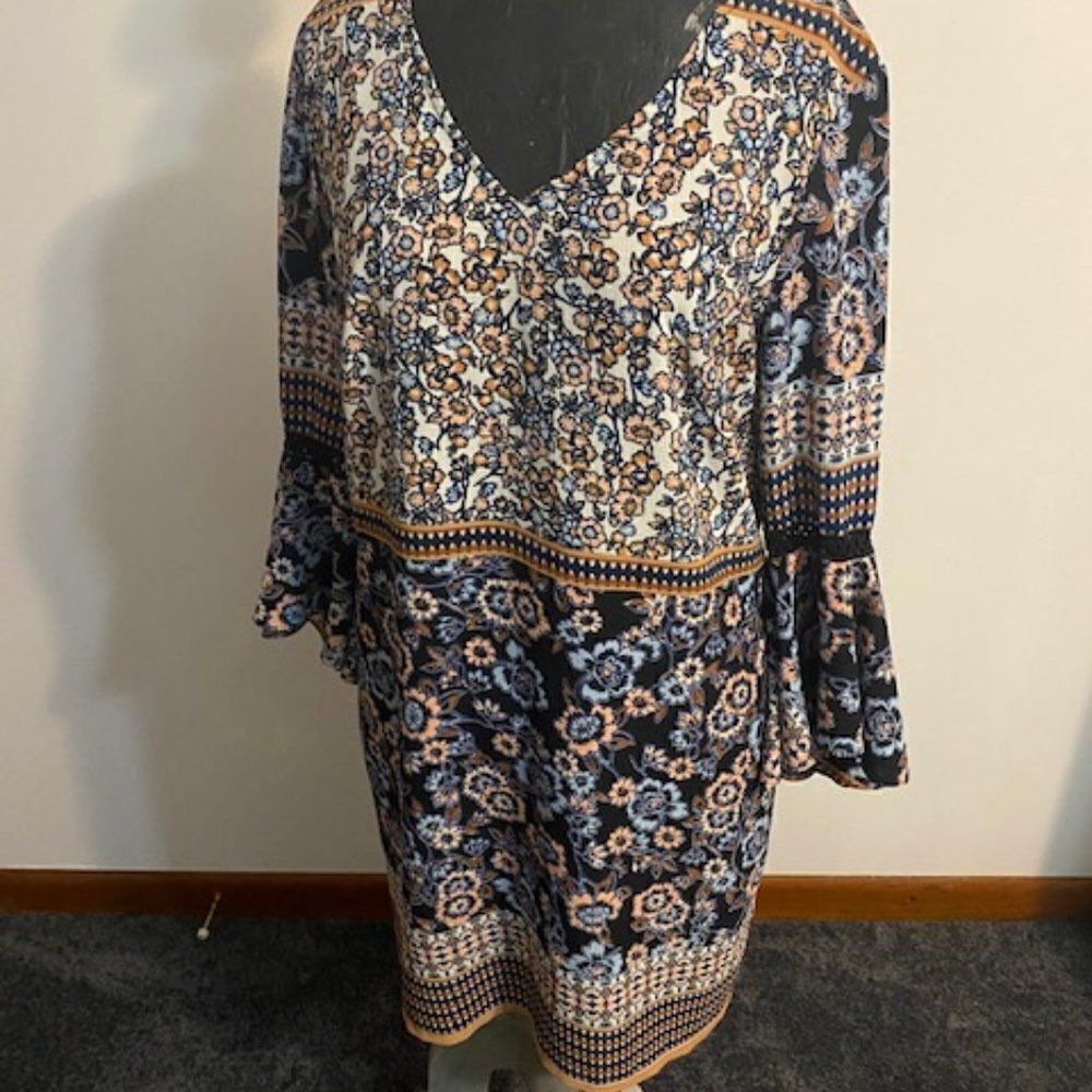 Westport 1962 Multi color Bell Sleeves women's dress, size Large